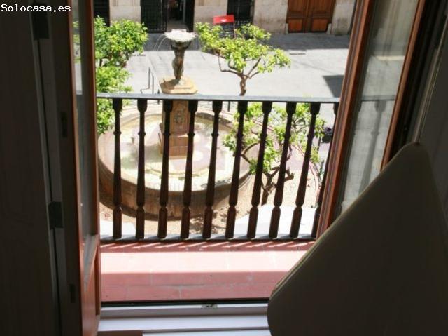 Si quieres vivir en el Centro Histórico de Valencia.