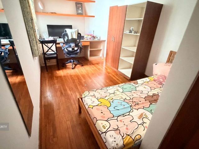 Simei Green Condominium D18, Condominium