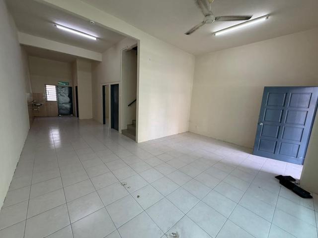 Simpang Ampat Taman Perwira 25 Storey Terrace House Accept Workers