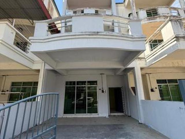 Simpang Ampat Taman Perwira 25 Storey Terrace House Accept Workers