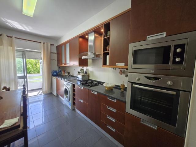 Simpático Apartamento T3, em prédio com elevador, no centro de Tavira