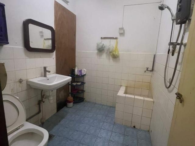 Simple Small Room – Easy Living at Bangsar, Kuala Lumpur