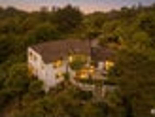 Simply Secluded, Perfectly Positioned