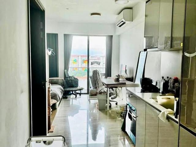 Sims Avenue D14, Condominium