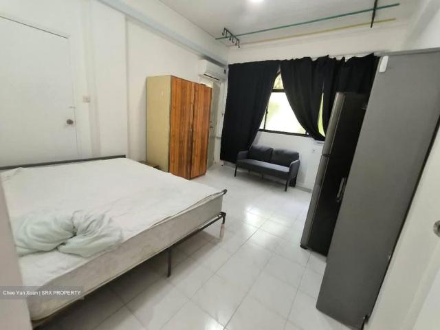 Sims Avenue D14, Apartment