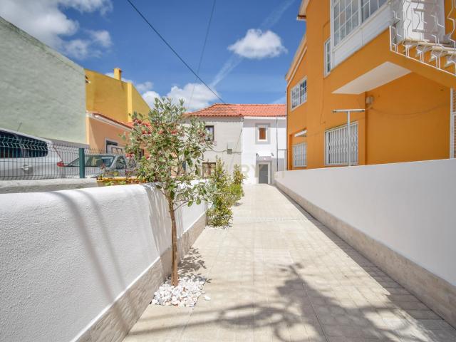 Sintra Maceira, moradia geminada T2 totalmente remodelada