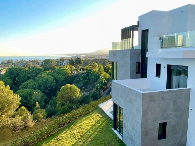 Sin duda, esta casa destaca como la joya de la corona en el. 575m² Marbella