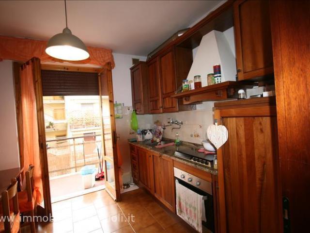 Sinalunga parte alta vendesi appartamento di 77 mq posto a. 77m² Sinalunga