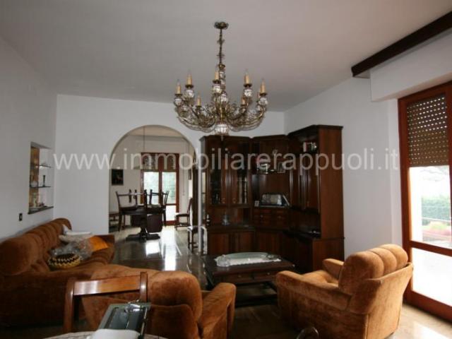 Sinalunga Pieve vendesi in zona centrale vicino a tutti i se. 304m² Pieve di Sinalunga