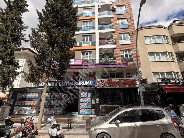 Sinanoğlu'dan İstasyon Caddesi'nde Ara Kat Asansörlü Lüks Daire