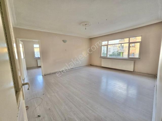 Sincan Akşemsettin Mah. 3+1 Yapılı Kiralık Ara Katta Daire