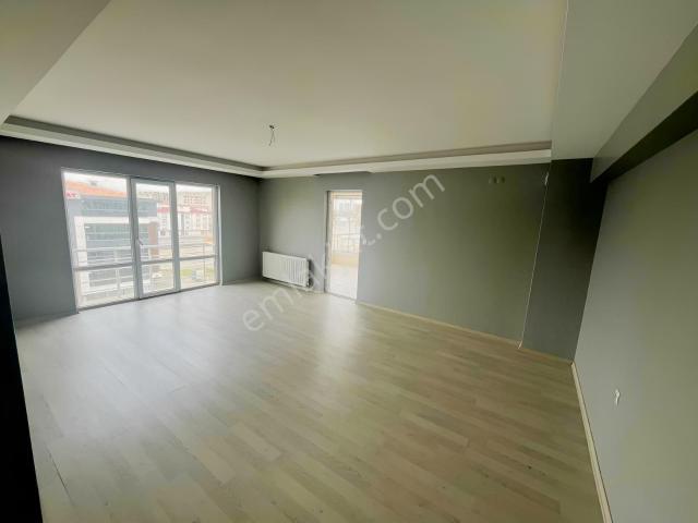 Sincan Mustafa Kemal'de Ara Katta Sitede Kiralık 3+1 Daire