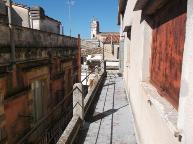 Singola in vendita a Canicattini Bagni