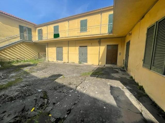 Singola in vendita a Montignoso