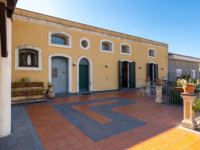 Singola in vendita a Santa Venerina