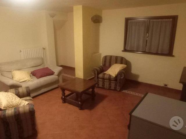 Singola in villa con posto auto e giardino