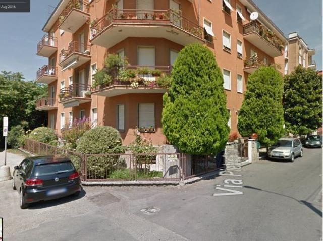 SINGOLA LETTO MATRIMONIALE BALCONE STUDENTESSA