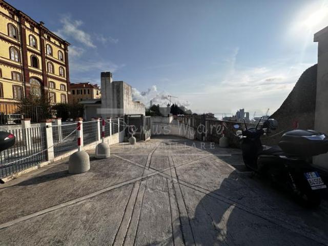 Singolo in vendita a Savona