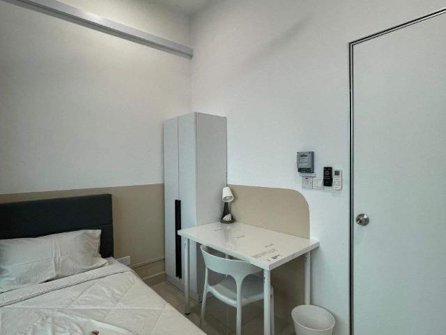 Single Balcony Room at Verando Residence Free rental promotion