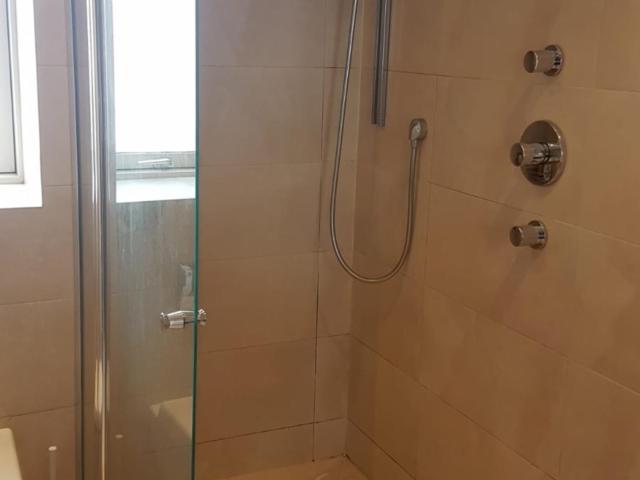 Single bed in bright twin room in Dublin
