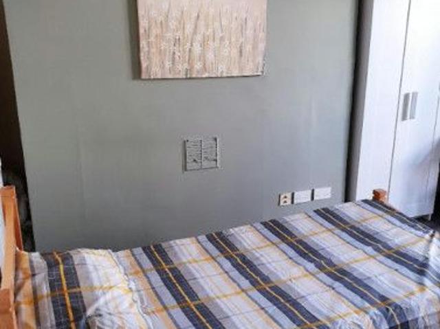 Single bed in comfy twin room, in Phibsborough
