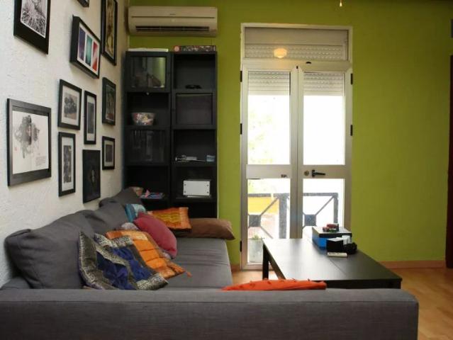 Single Bed in Furnished rooms for rent in 4 bedroom flat with AC in the vibrant district of Triana