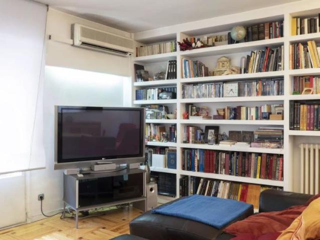 Single Bed in Room for rent in modern 2 bedroom apartment in Centro