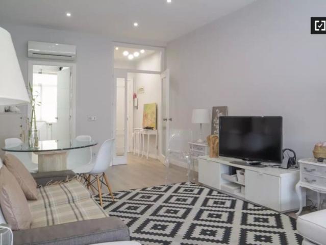 Double bed in Room in a shared 3 bedroom apartment for rent in Trafalgar