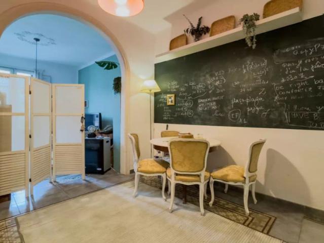 Single Bed in Room in a shared 3 bedroom apartment for rent in El Fort Pienc, only females, professionals only