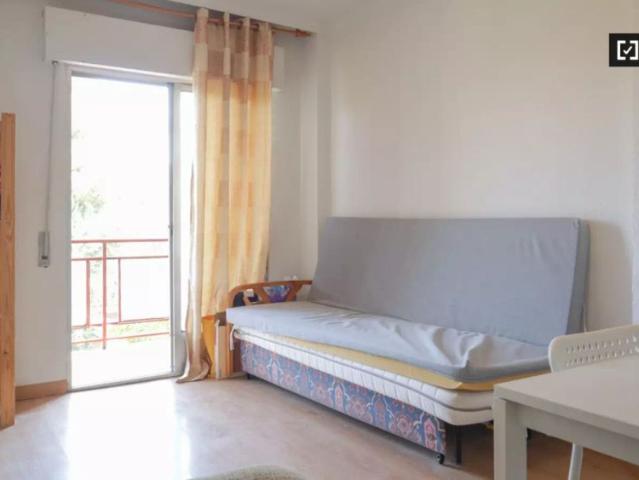 Single Bed in Room in a shared 3 bedroom apartment for rent in Getafe for students only