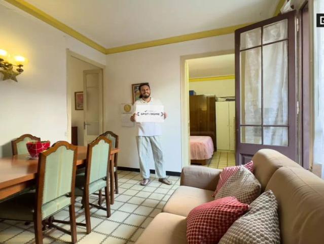 Single Bed in Room in a shared 3 bedroom apartment for rent in La Sagrada Família, bills included