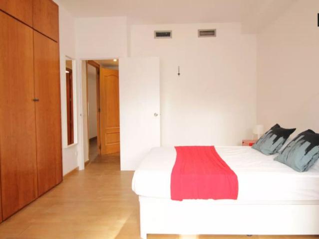 Single Bed in Room in a shared 7 bedroom apartment for rent in Pedralbes