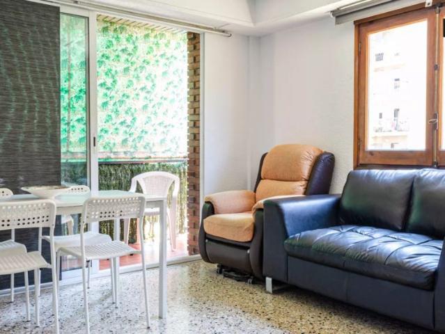 Single Bed in Room in a shared 4 bedroom apartment for rent in Aiora, perfect for students