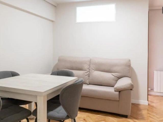Single Bed in Room in a shared 4 bedroom apartment for rent in Aluche