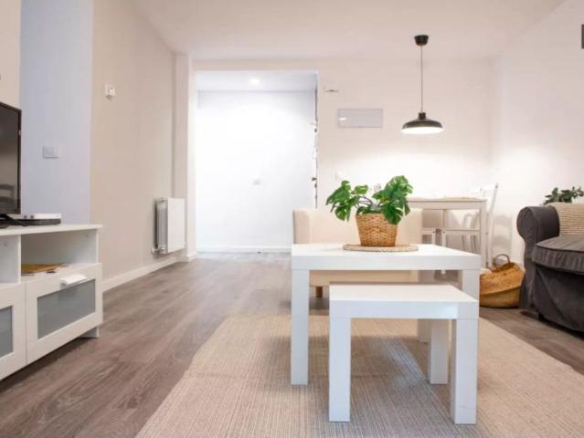 Single Bed in Room in a shared 4 bedroom apartment for rent in Aluche