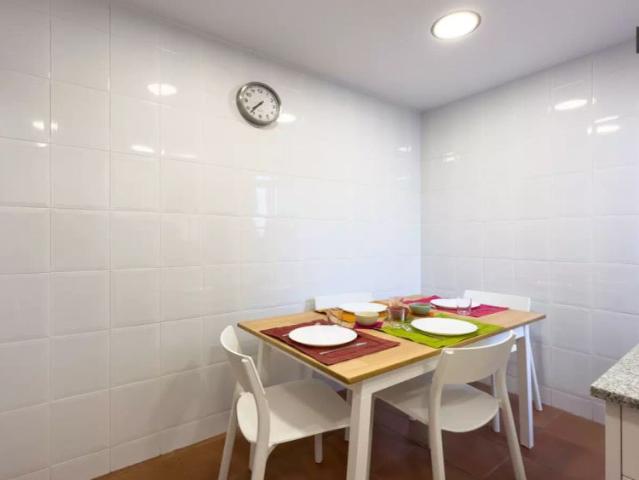 Single Bed in Room in a shared 4 bedroom apartment for rent in La Torrassa, students only