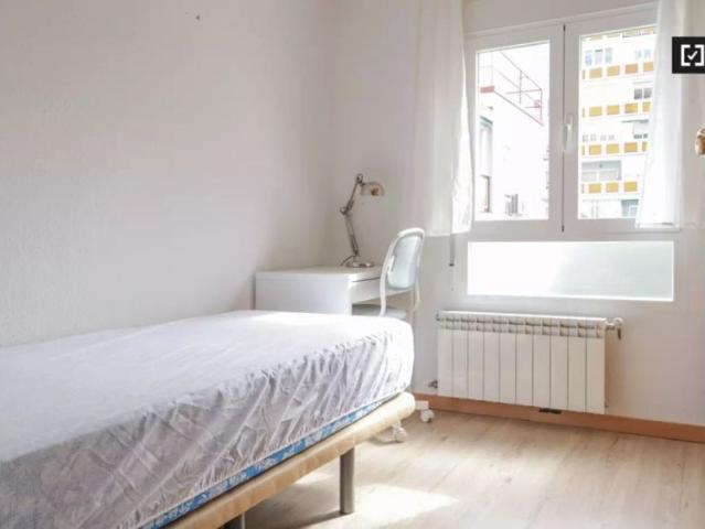 Single Bed in Room in a shared 4 bedroom apartment for rent in Leganés, perfect for professionals and students