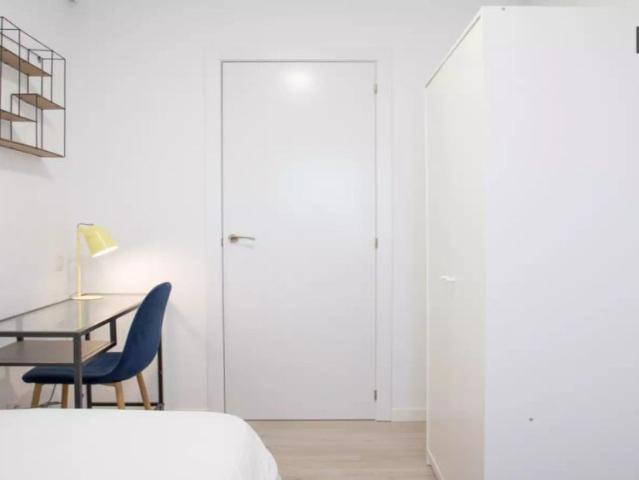 Single Bed in Room in a shared 4 bedroom apartment for rent in Numancia