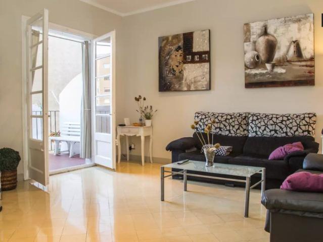 Single Bed in Room in a shared 4 bedroom apartment for rent in Sant Antoni, perfect for students