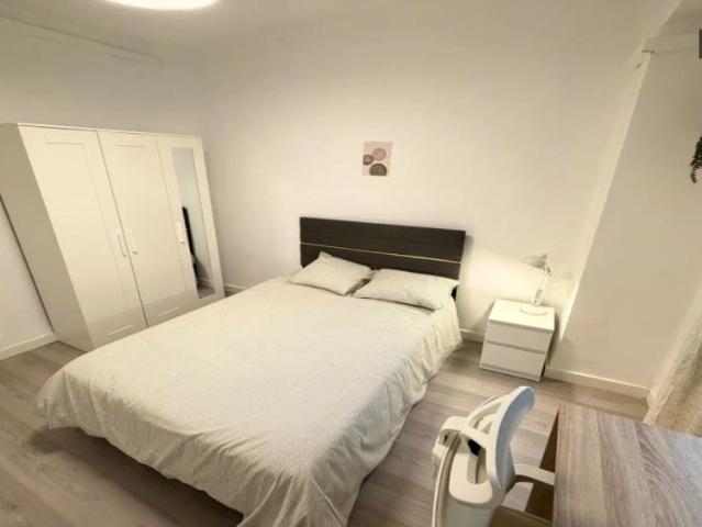 Single Bed in Room in a shared 5 bedroom apartment for rent in Aiora, Valencia