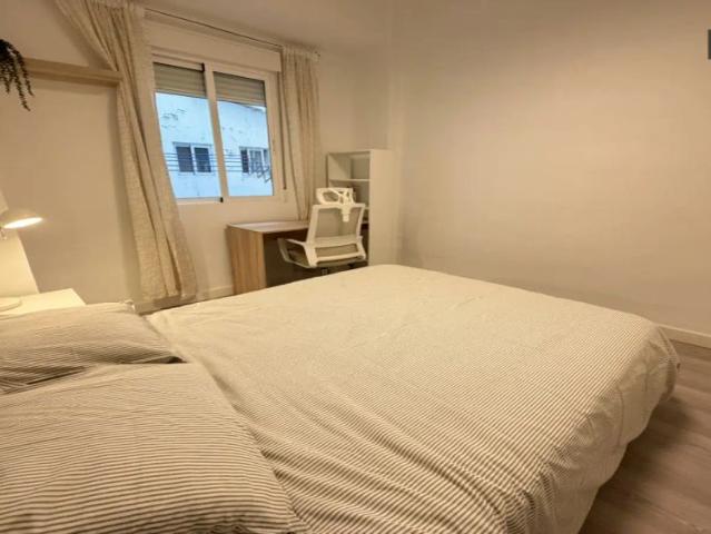 Single Bed in Room in a shared 5 bedroom apartment for rent in Aiora, Valencia