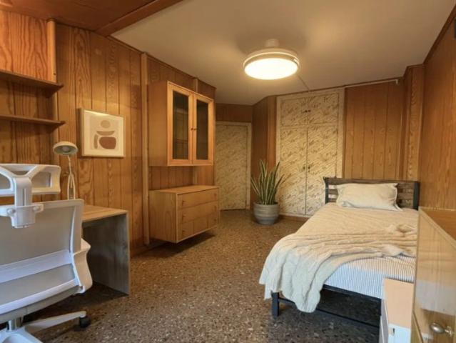 Single Bed in Room in a shared 5 bedroom apartment for rent in Aiora, professionals only
