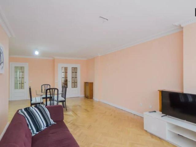 Single Bed in Room in a shared 5 bedroom apartment for rent in Alcalá de Henares, professionals and students only