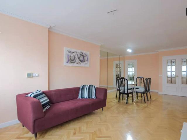 Single Bed in Room in a shared 5 bedroom apartment for rent in Alcalá de Henares, professionals and students only