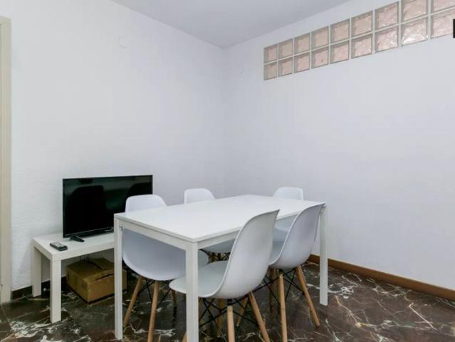 Single Bed in Room in a shared 5 bedroom apartment for rent in Camino de Ronda