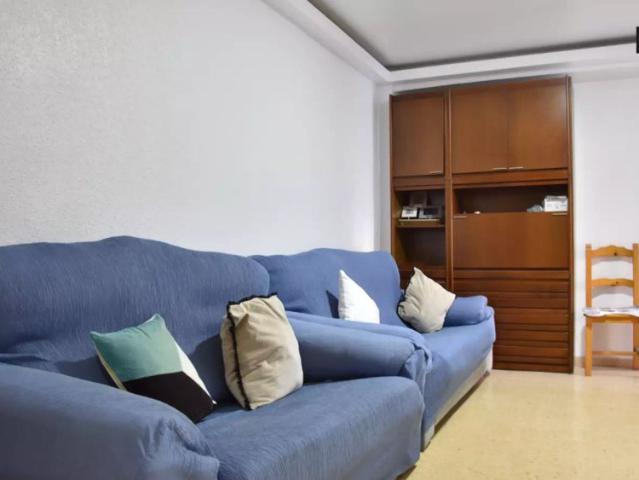 Single Bed in Room in a shared 5 bedroom apartment for rent in Ciutat Jardí, Valencia