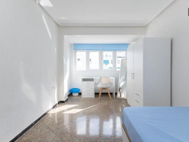 Single Bed in Room in a shared 5 bedroom apartment for rent in Mont Olivet, only females and professionals only