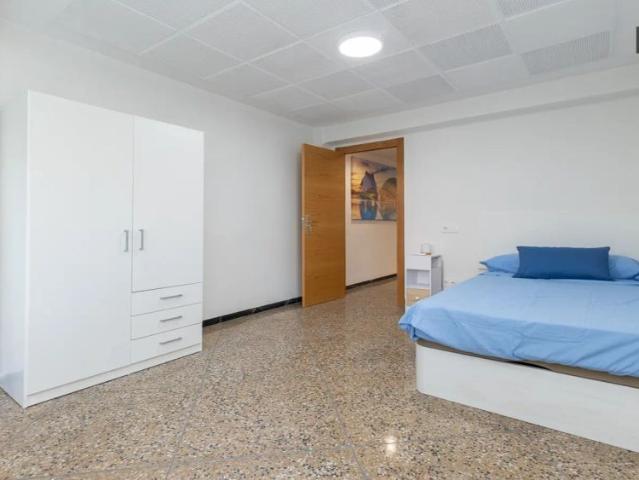 Single Bed in Room in a shared 5 bedroom apartment for rent in Mont Olivet, only females and professionals only