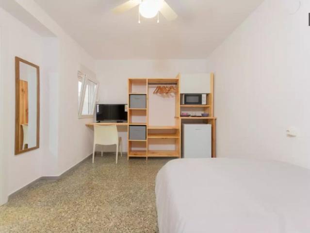 Single Bed in Room in a shared 6 bedroom apartment for rent in Burjassot