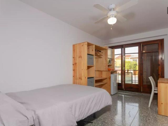 Single Bed in Room in a shared 6 bedroom apartment for rent in Burjassot
